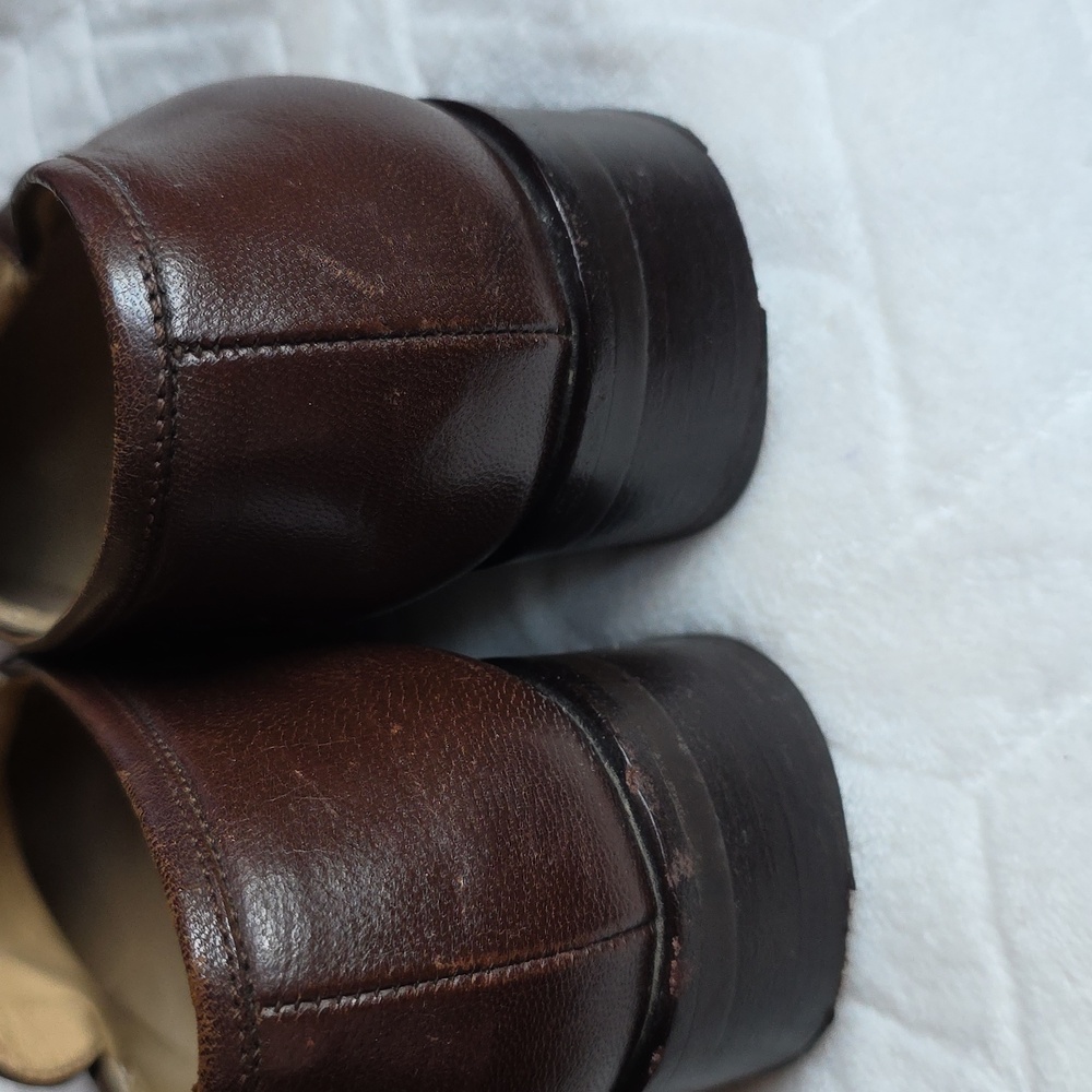 Gucci Unisex Dark Brown Leather Loafers with Gold Accent - Picture 11 of 11